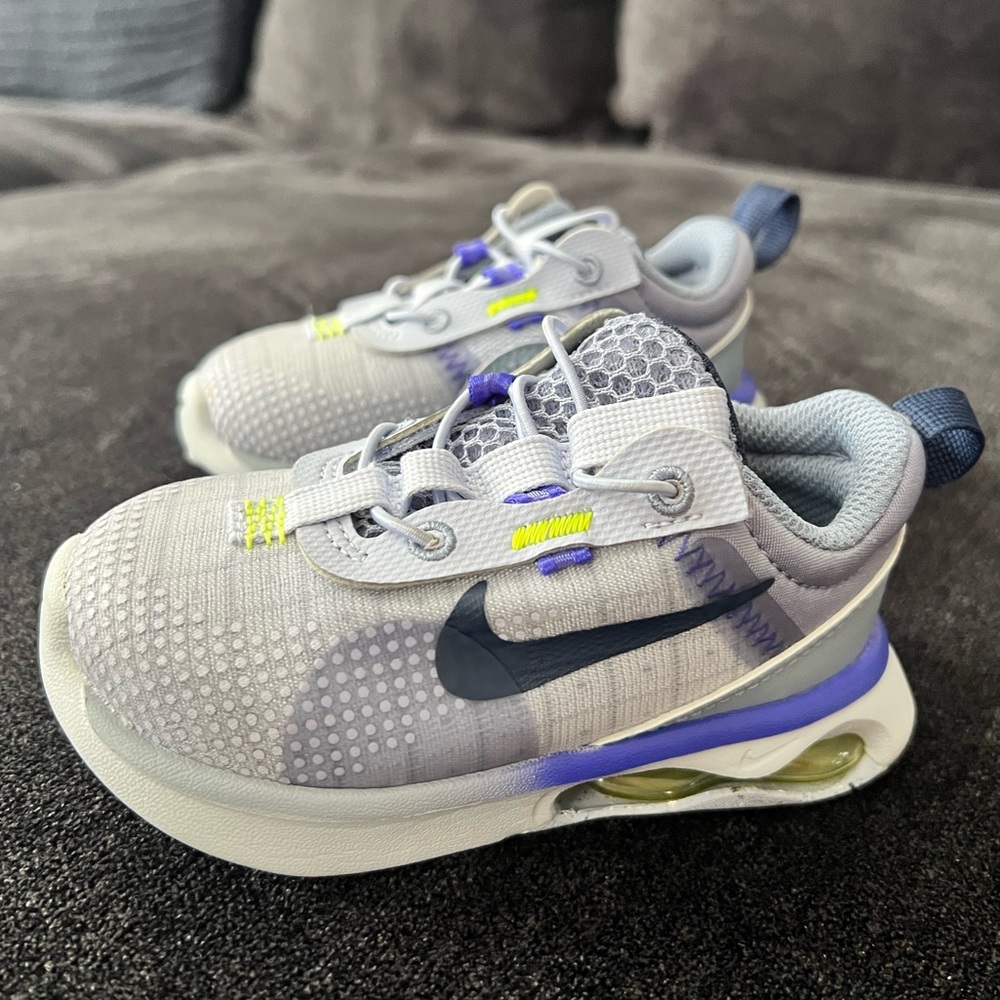 Nike boa lace shoes